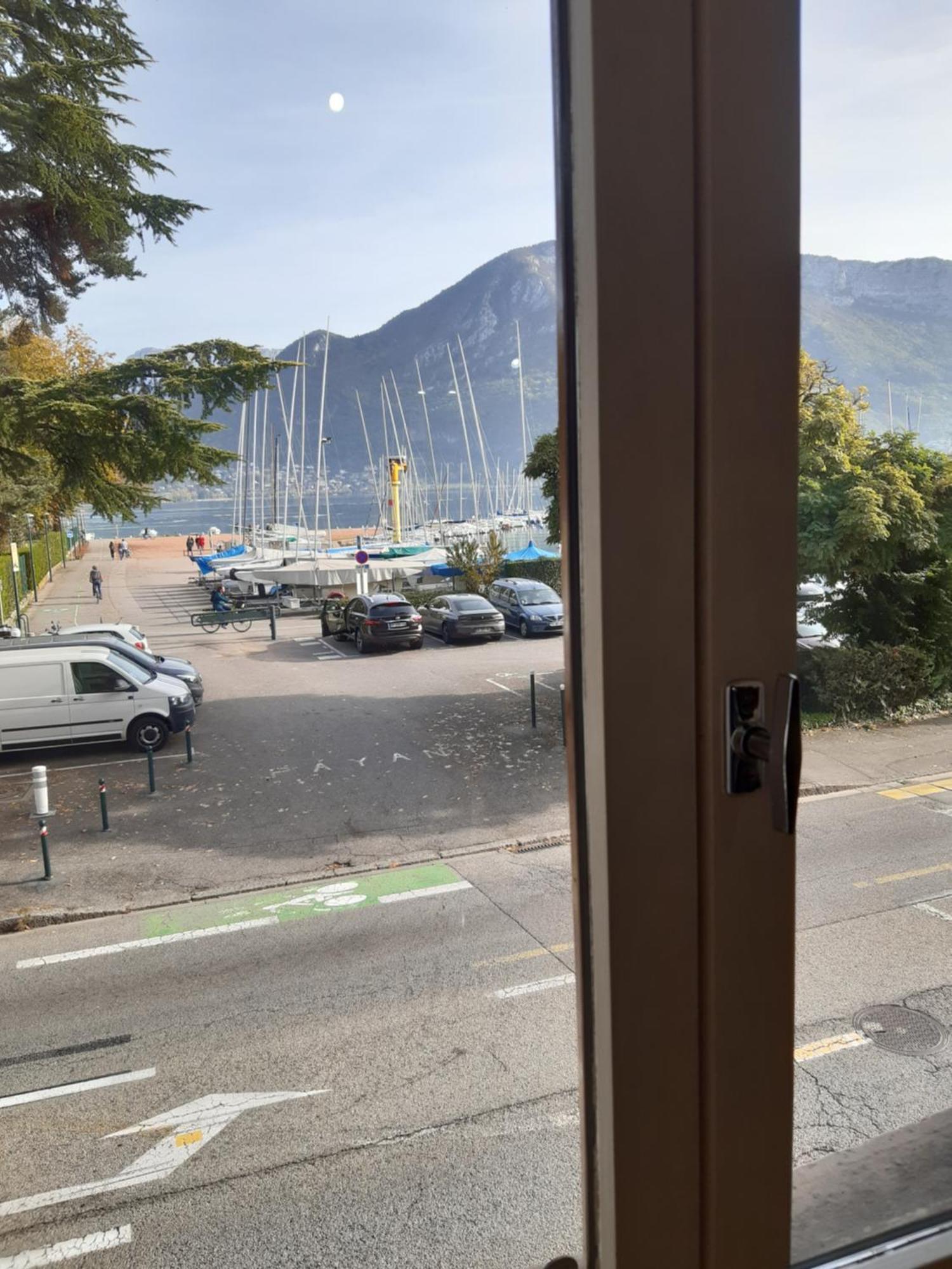 Face Au Lac Annecy Exterior foto